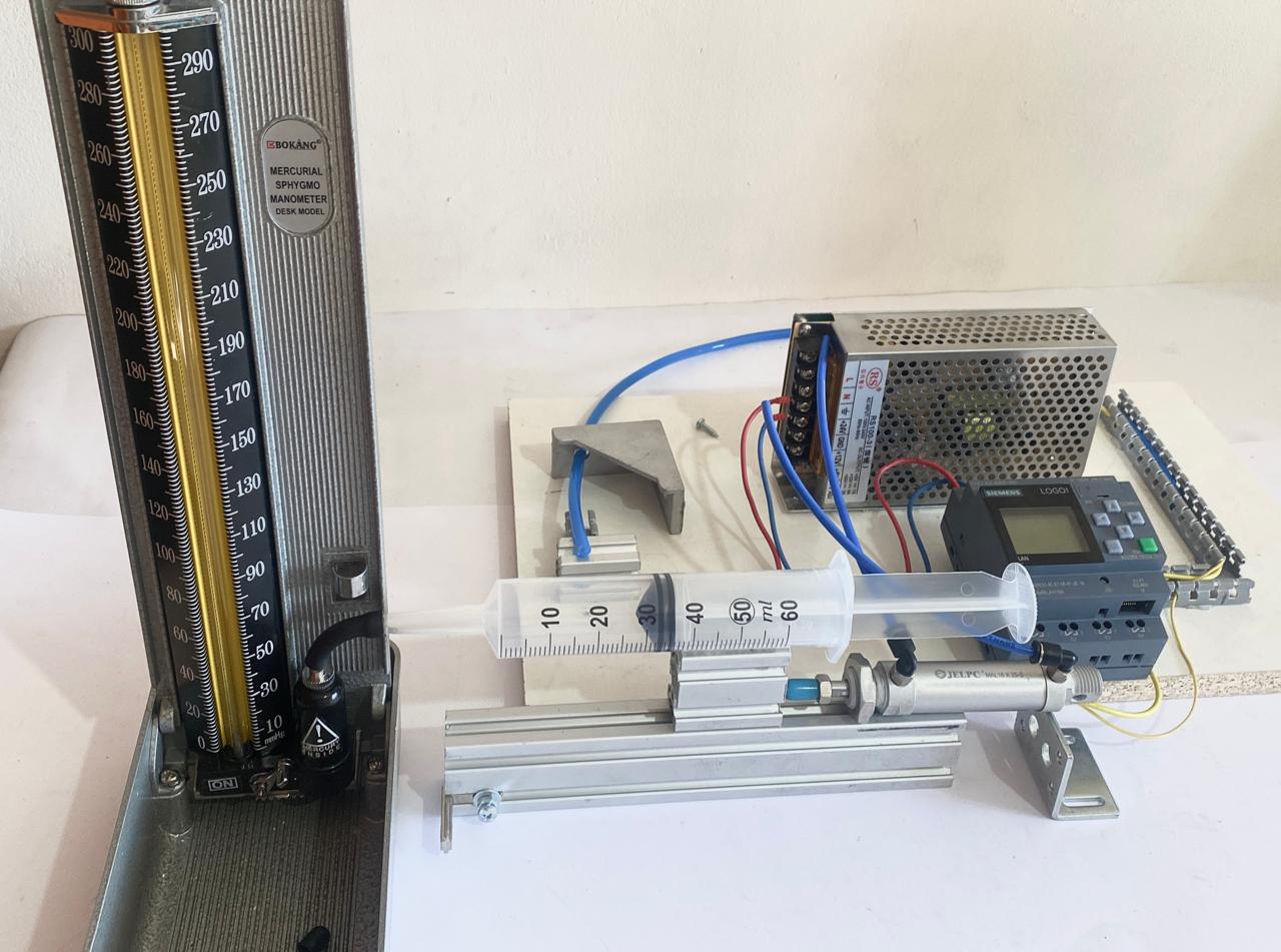 Equipo experimental de GAVEING para estudiar la relación entre presión y volumen